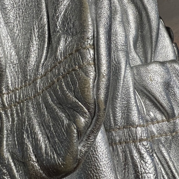 Great condition 100% authentic Prada messenger bag in silver. - Picture 7 of 11